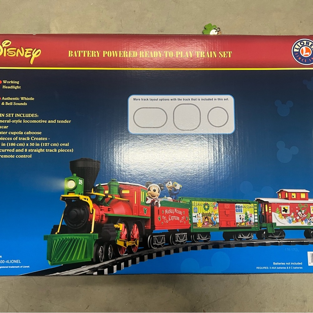 Disney Christmas Train Set 2016 New In Box - Never Opened - Battery Operated